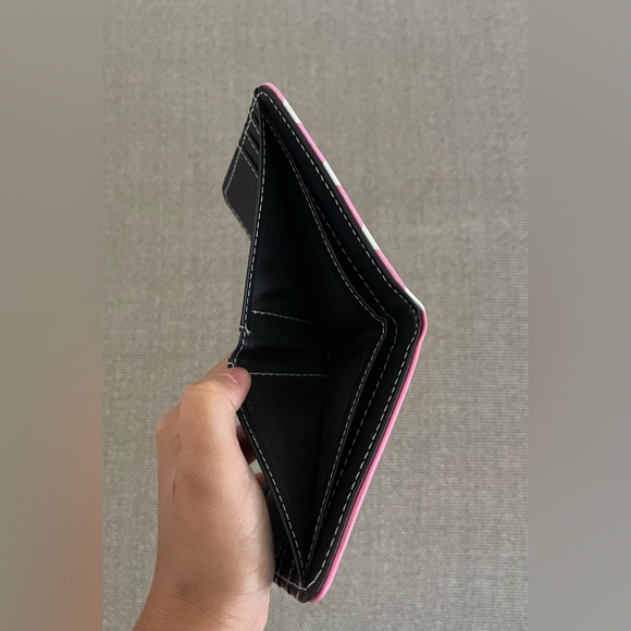 Hello Kitty Wallet - Picture 4 of 4